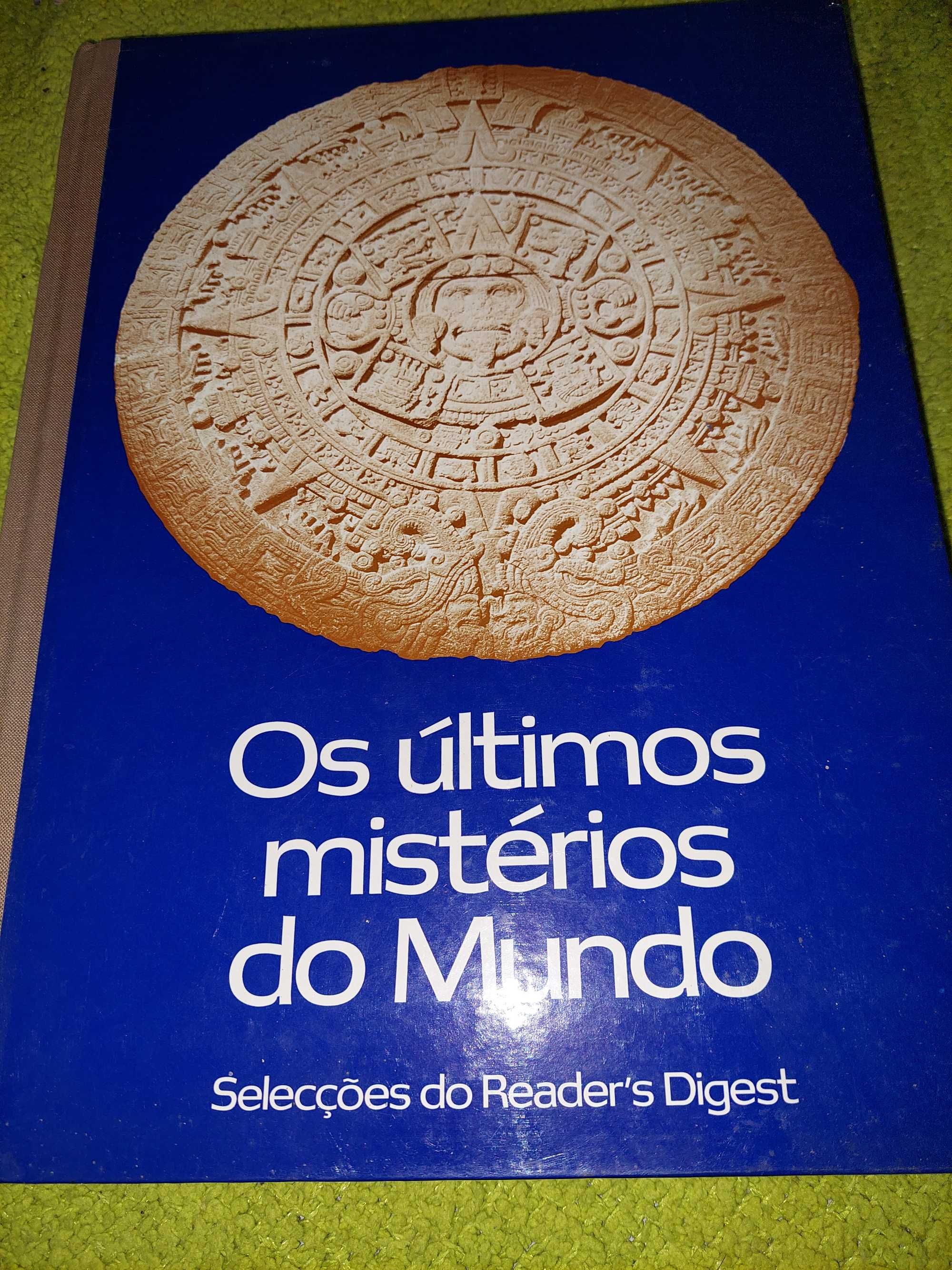 Diferentes livros e dicionários