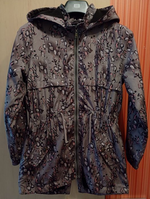 Вітровка, парка курточка р.140 безрукавка у подарунок.