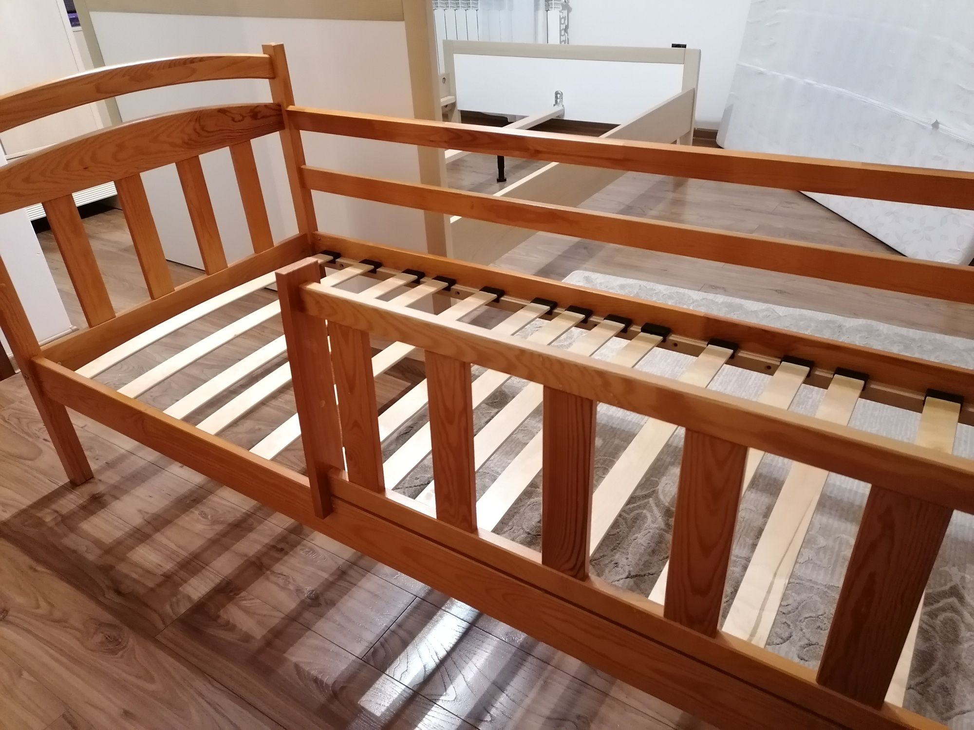 Łóżko drewniane, materac 80x180