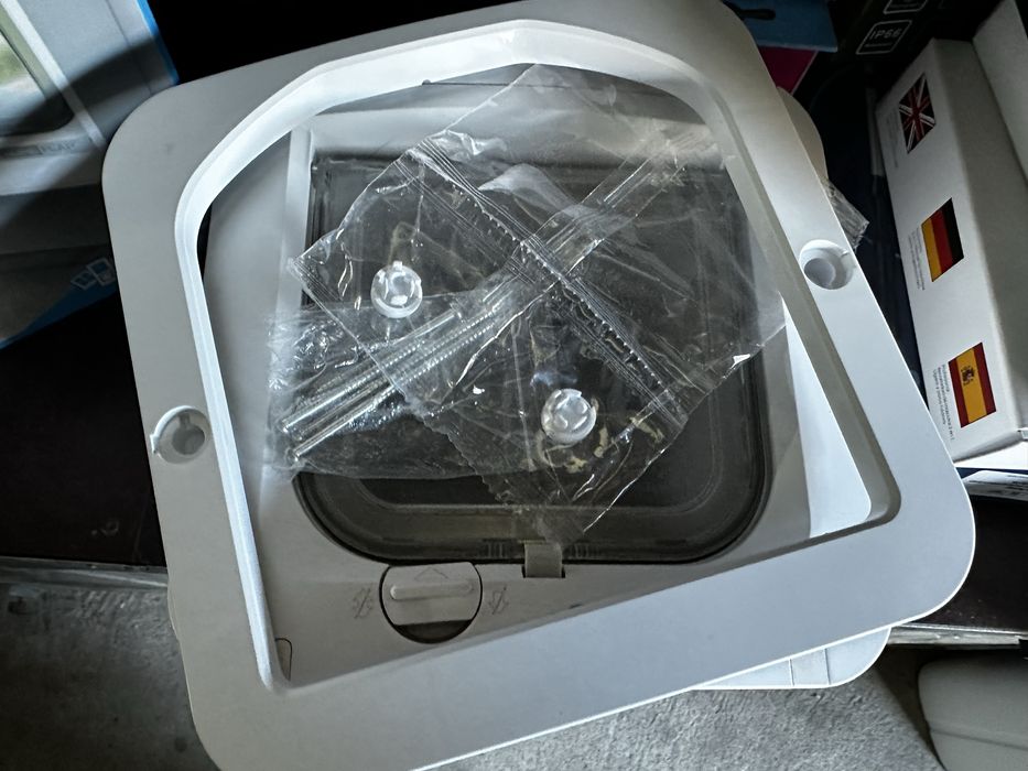 SureFlap автоматичні дверцята для тварин з мікрочіпом