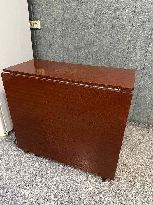 Продам стол-тумба в хорошем состоянии.