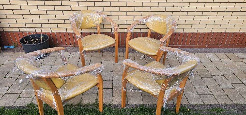 Krzesła z podłokietnikiem