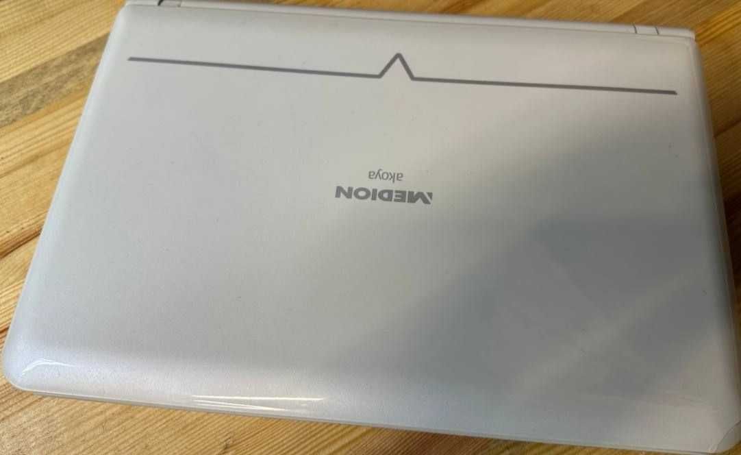 Недбук Medion E1312 AMD Sempron 210U / 2 GB DDR2 /240 GB SSD2.5. -нова