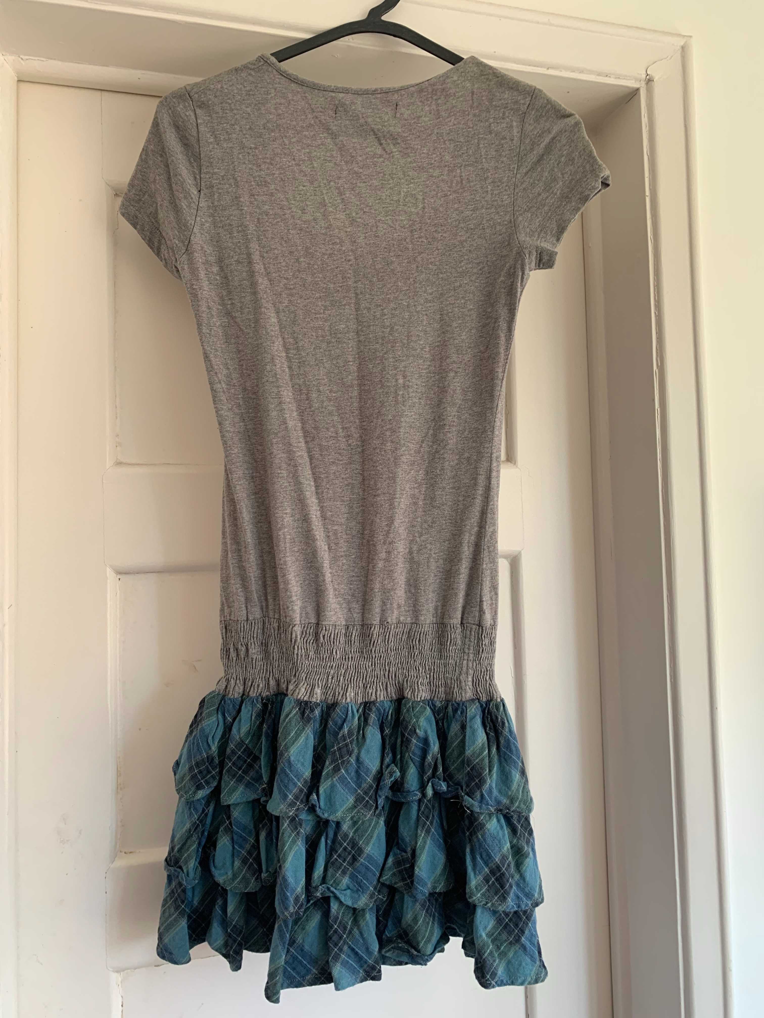Vestido mini TRF Cinza com saia folhos xadrez azul, cinza e preto