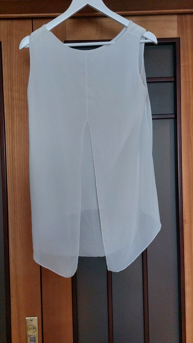 Продам две белые блузы каждая по 150 грн.