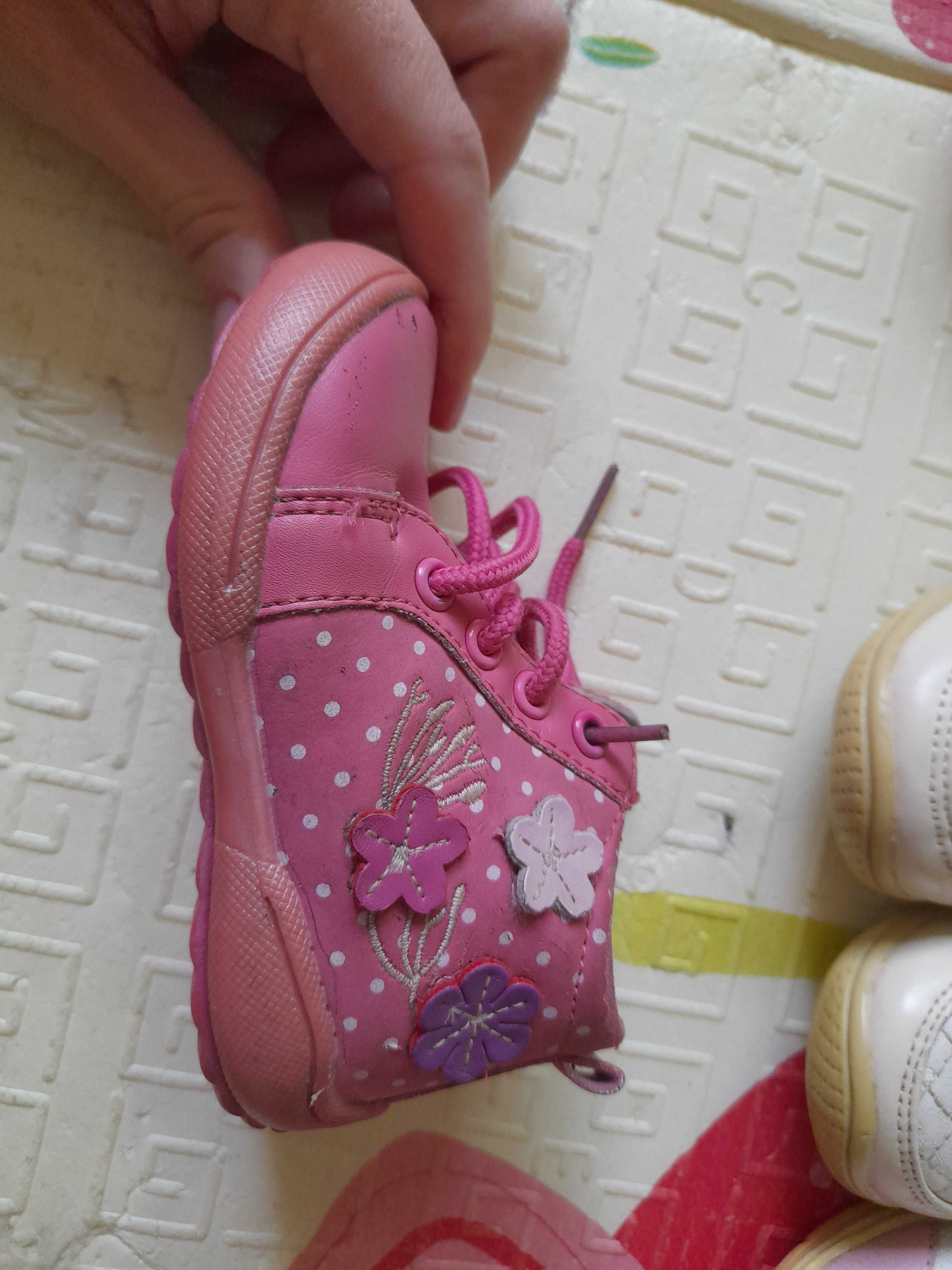 Взуття на дівчинку одним лотом черевики кросівки ботинки, кроссовки