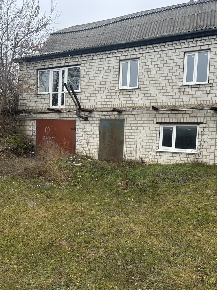 Продам двохповерховий будинок