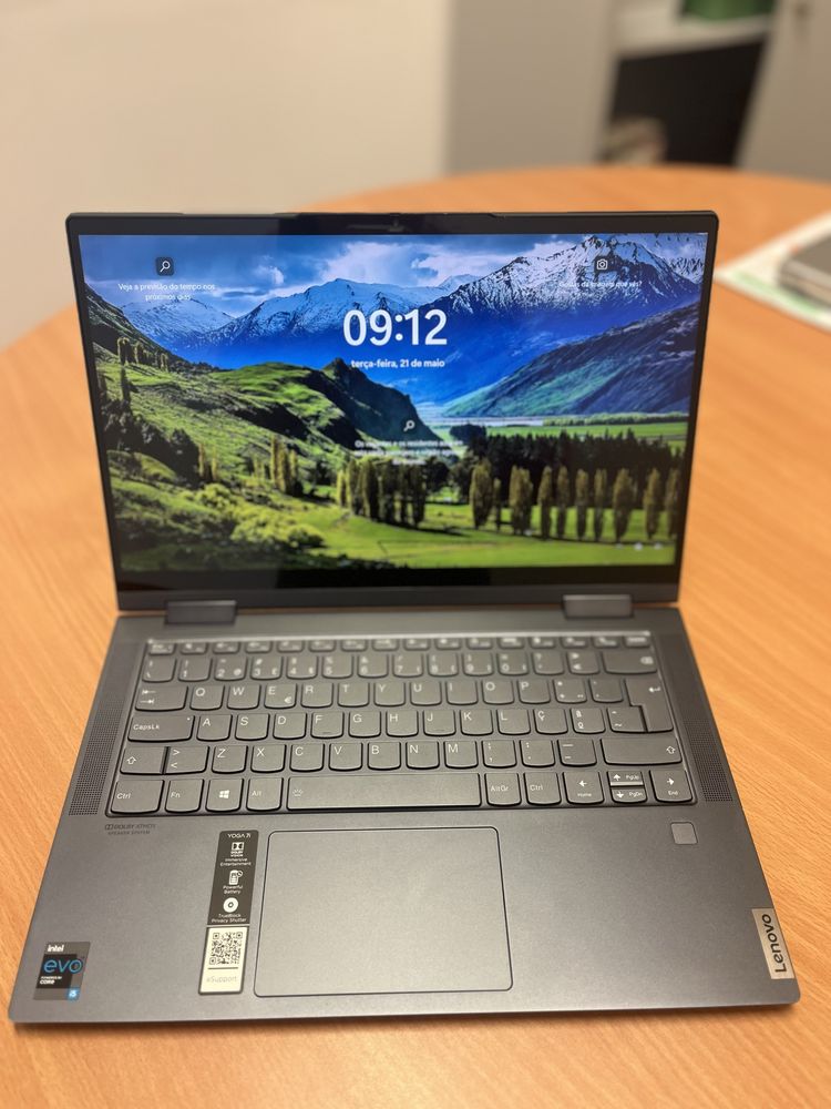 Portátil Híbrido Lenovo Yoga 7