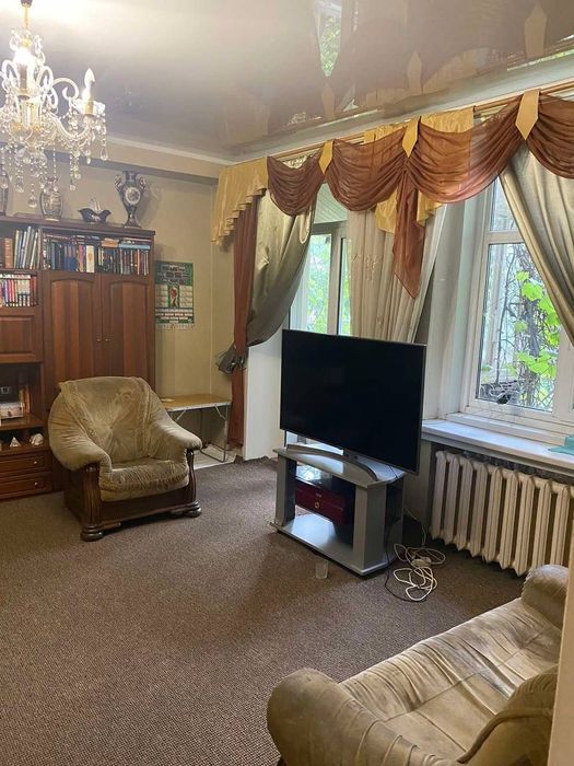 4-комнатная квартира в доме с башней в самом центре на Металлургов