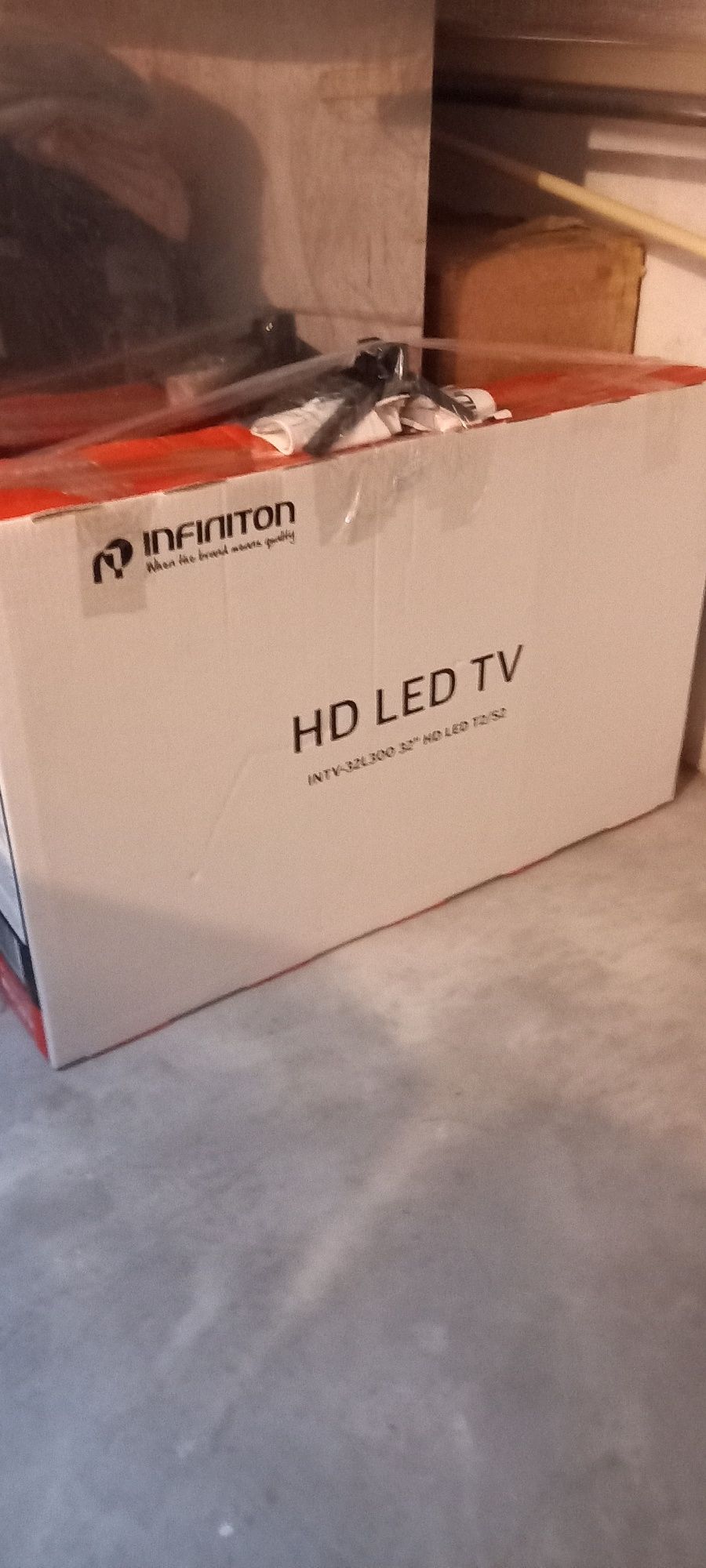 Tv Led novo em caixa.