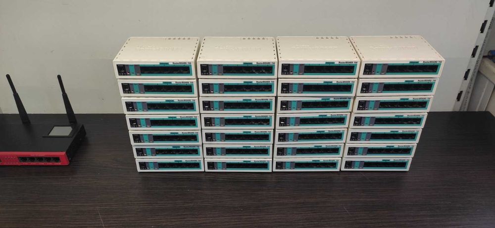 Mikrotik rb750 Роутер  в идеальном состоянии