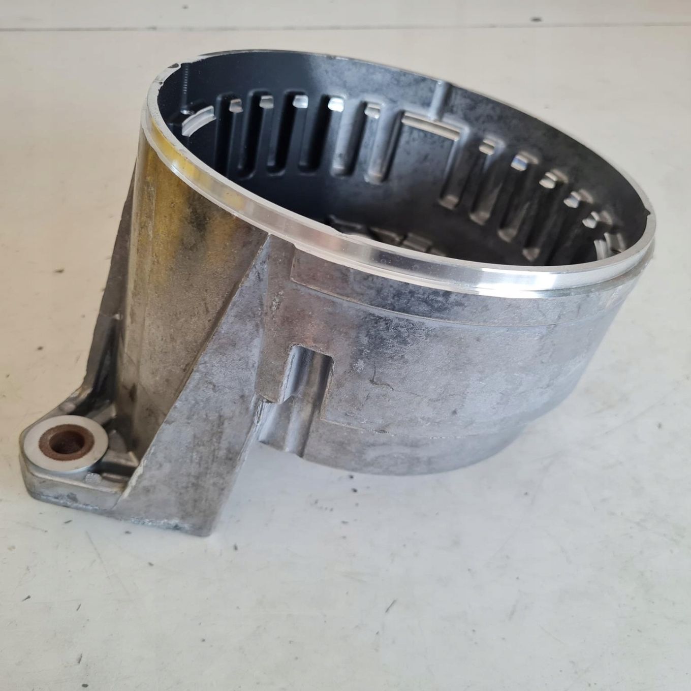 MERCEDES ATEGO AXOR TRAVEGO OBUDOWA ALTERNATORA BOSCH 1125887013