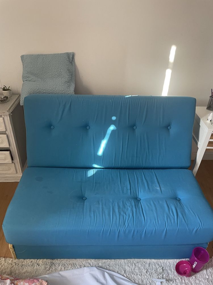 Sofa azul abre compacto