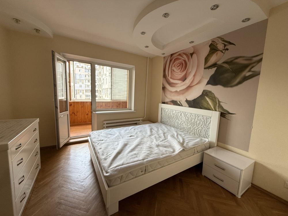 Оренда 3 кімнатної вул А.Ахматової , 4 м. Київ метро Позняки