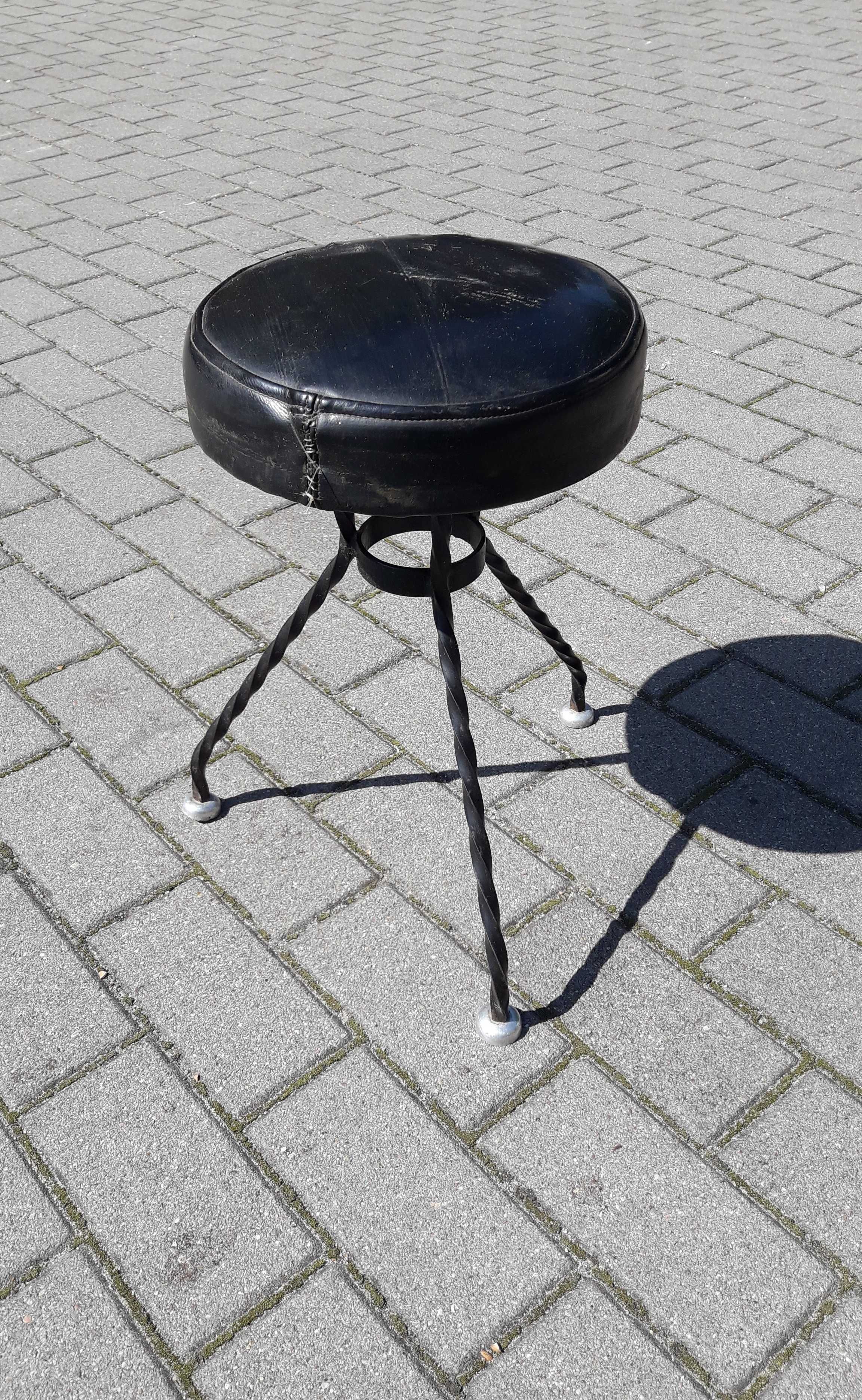 Ładny stary stylowy taboret metaloplastyka PRL lata 60 70