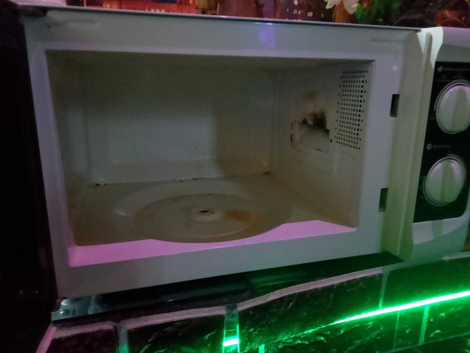 Микроволновая печь Mystery отдам срочно