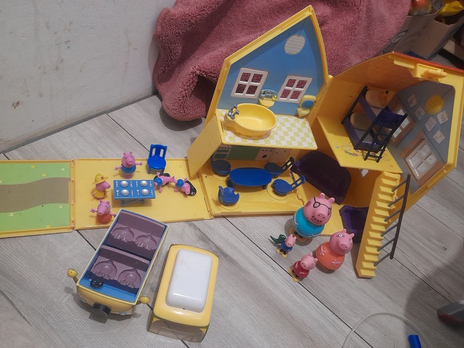 Domek świnki pepy i autobus