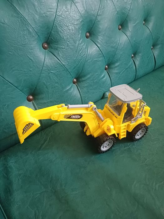 Трактор іграшка нова