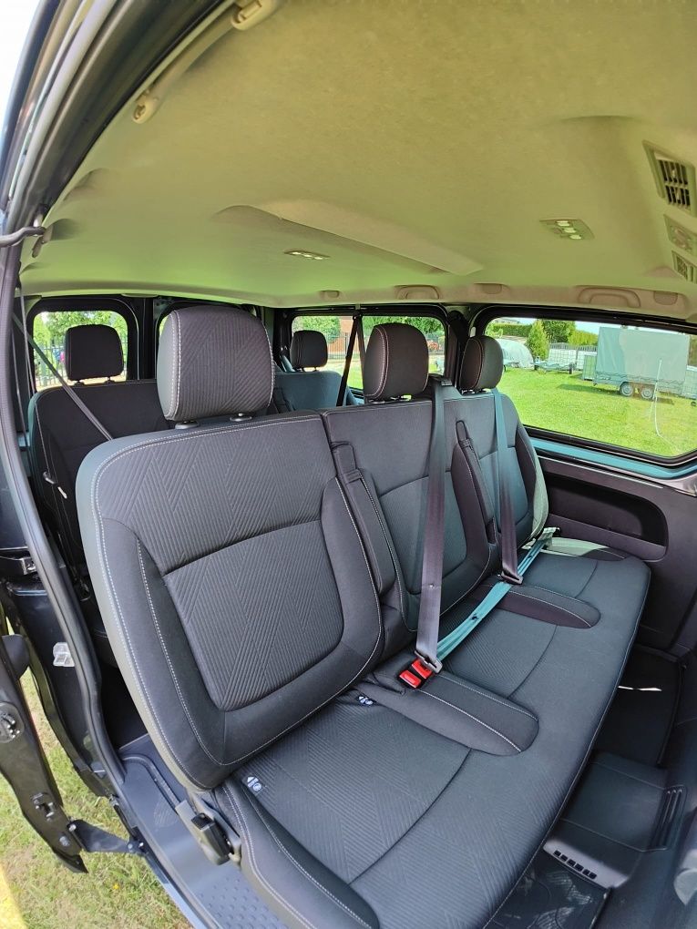 Wynajem bus RENAULT TRAFIC LONG 9 OSOBOWY Wakacje 2025 wolny wrzesień