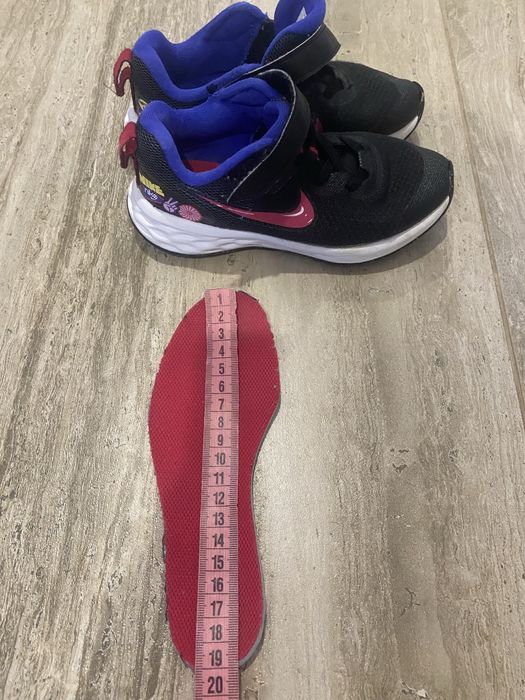 Кросівки дитячі Nike та Sketchers