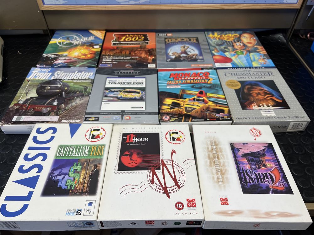 Lote de 11 jogos PC CDROM Train Simulator, TOCA, Monaco, Chessmaster