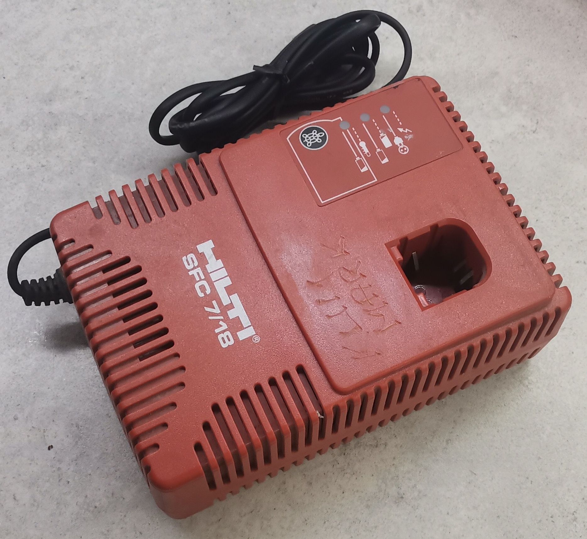 Ładowarka Hilti SFC 7/18 7,2V - 18V stary typ
