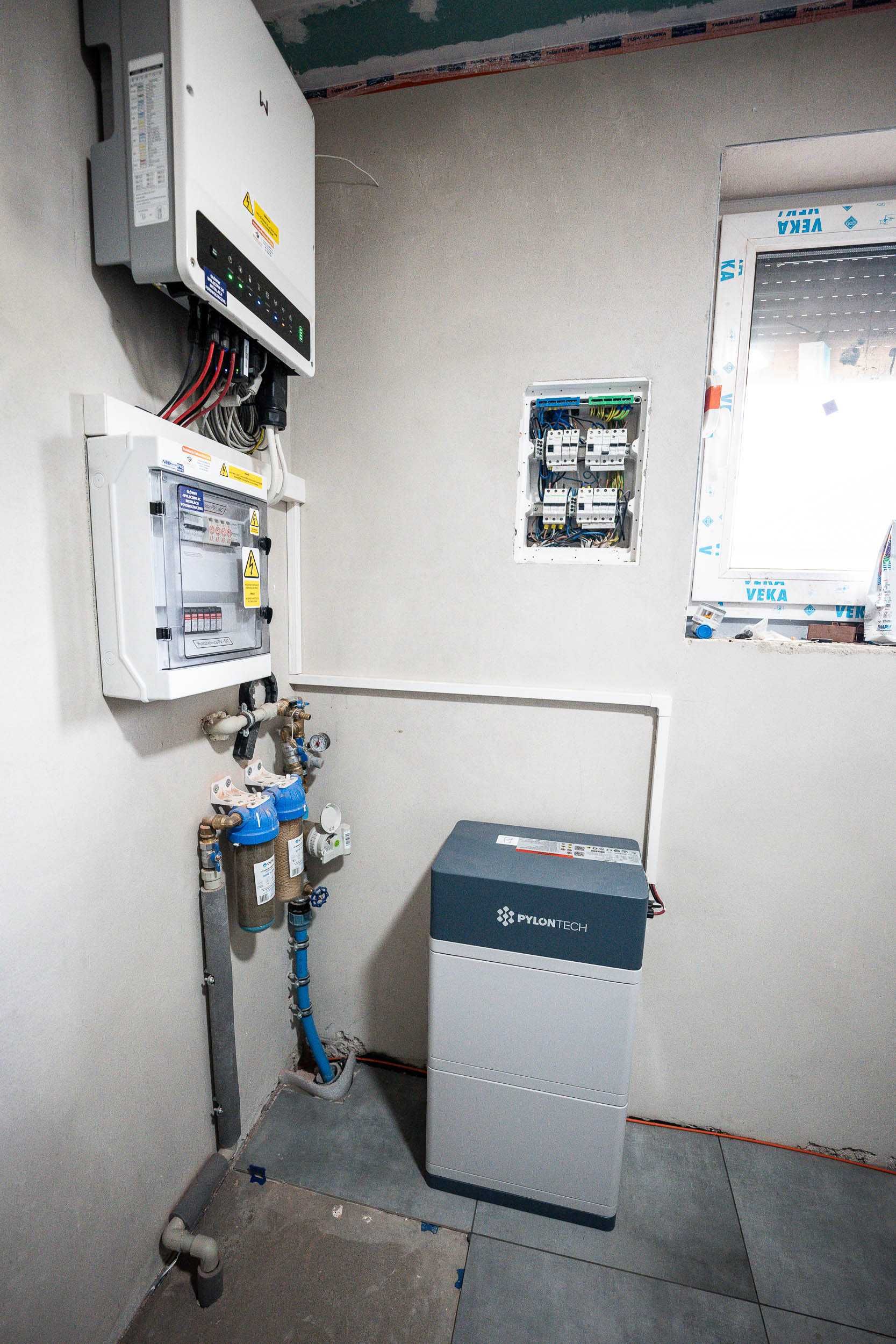 Instalacja   fotowoltaiczna PV 10kw z   magazyn  energii 10.4 kwh