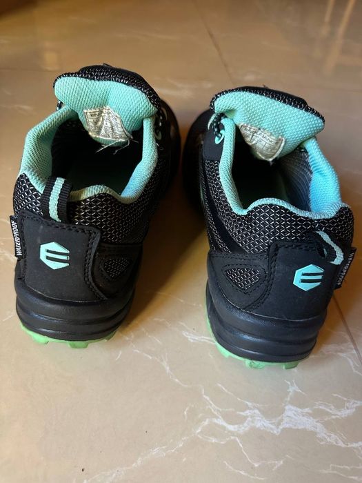 Кросівки  термо 37