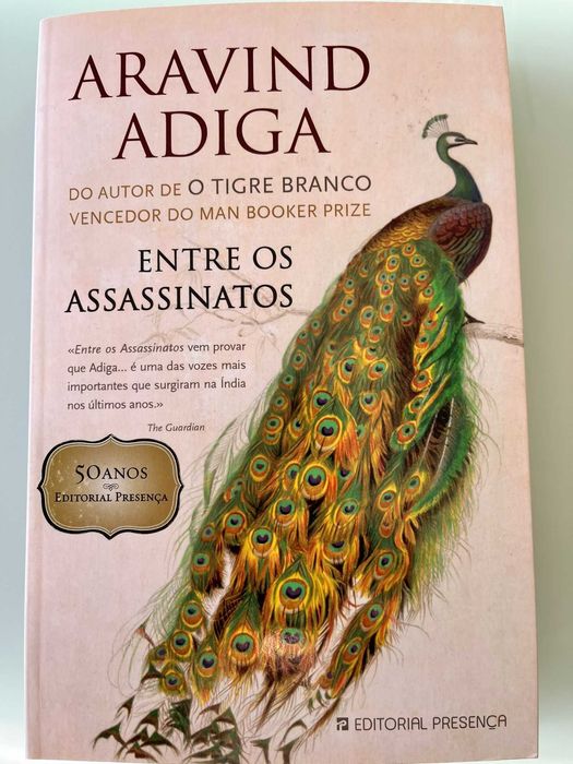 Livro Entre os Assassinatos de Aravind Adiga