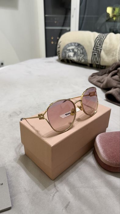 Солнцезащитные очки miu miu новые оригинальные