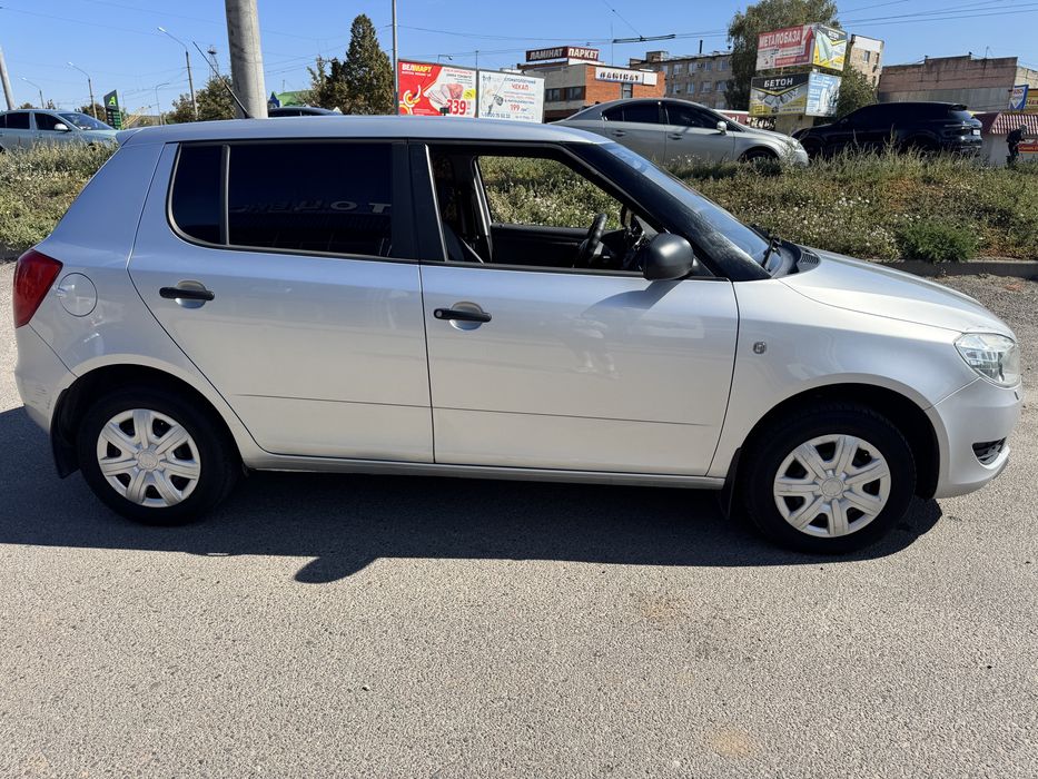 Авто skoda fabia 2011 1.2