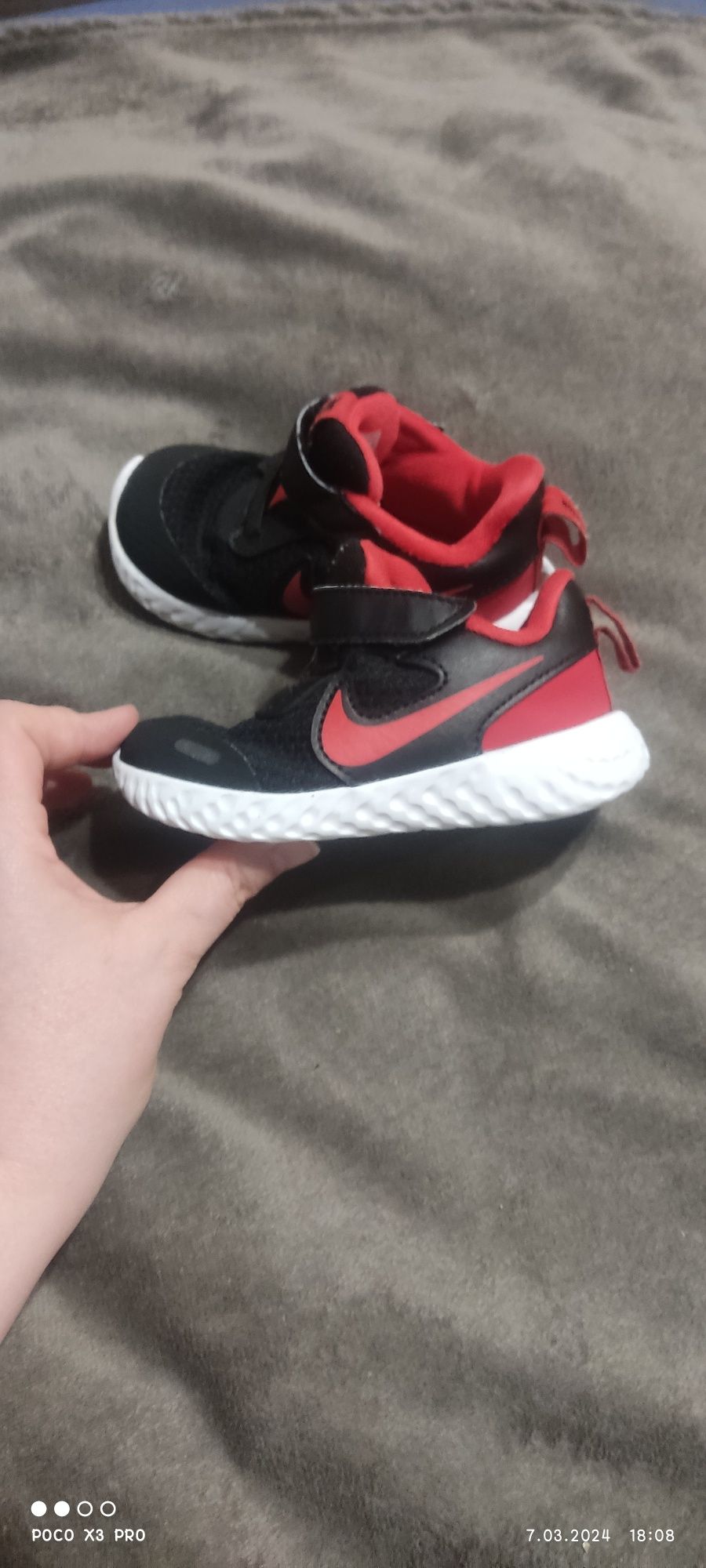 Buty Nike revolution 22