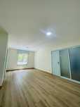 Apartamento T2 remodelado, com varanda, 1 andar no predio com 2 elevad