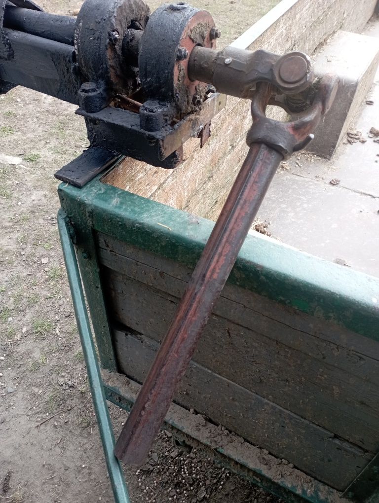 Rębak rozdrabniacz do gałęzi mechanizm