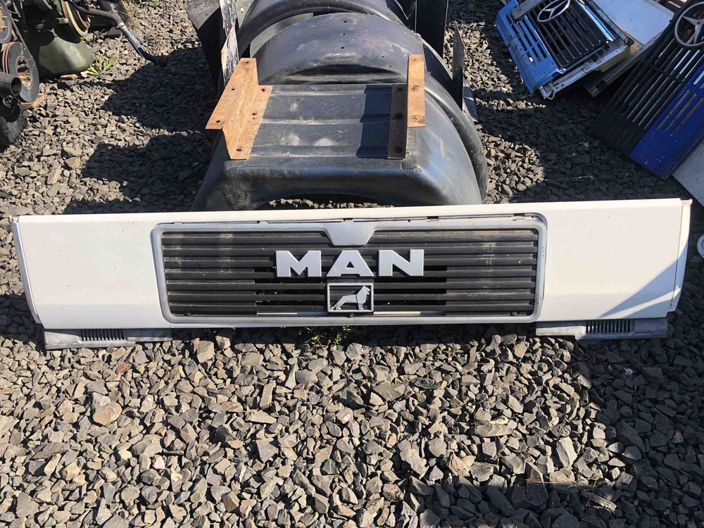 Решітка капота капот Ман Man L2000/M2000 8.153, 81.163, 10,163, 10.224