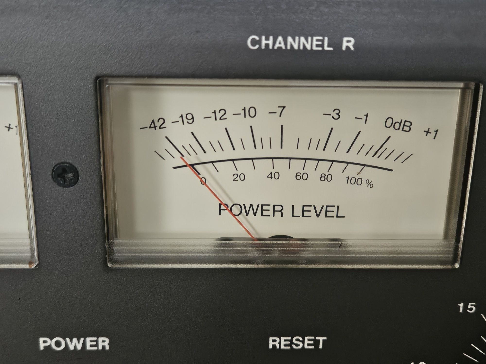 Stereofoniczna końcówka mocy Stage Audio PA-940