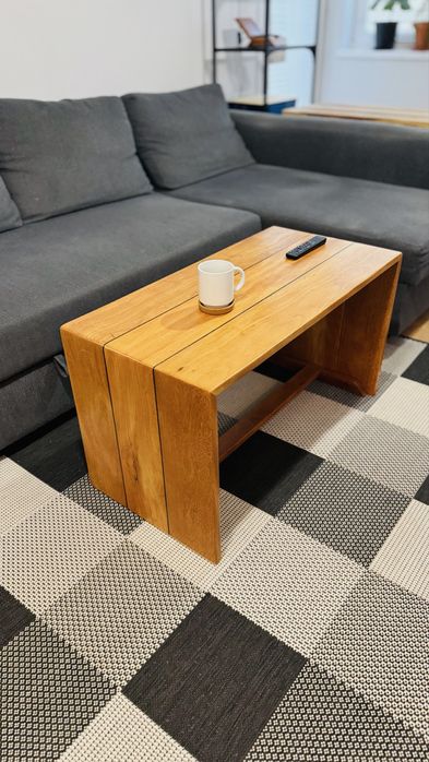 Stolik z drewna egzotycznego