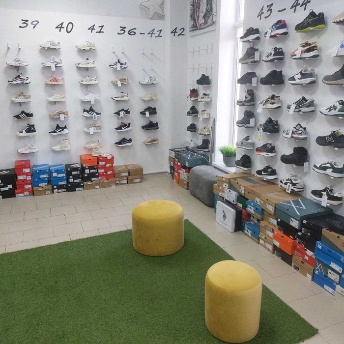 Продам бізнес ТЕРМІНОВО Магазин взуття-одягу Sneakers. ПРОДАЖ ДО 30.11