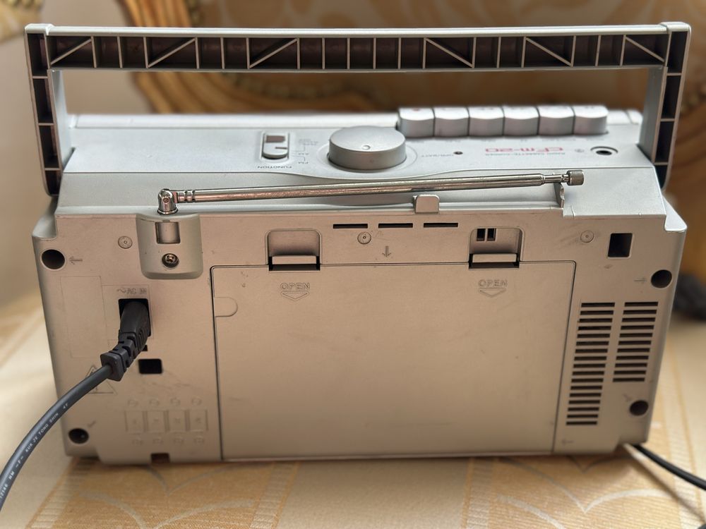 Sony CFM-20 AM/FM радіо касетний програвач