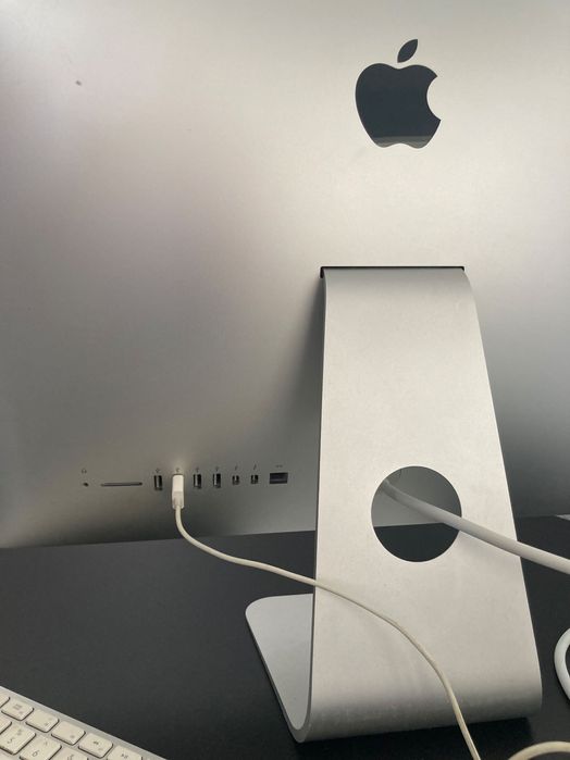 iMac 21.5 polegadas, 1TB HDDD e 8Gb de RAM, em ótimo estado