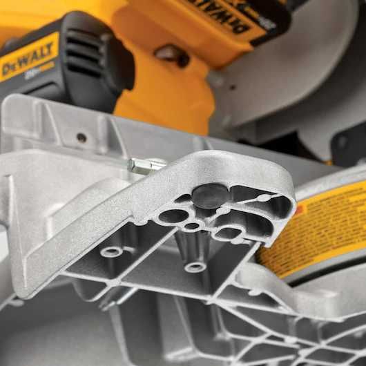 Dewalt DCS361M1 акумуляторна торцовочна пила 20V MAX з США ОРИГІНАЛ