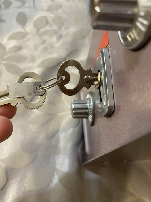 Cofre com chave e codigo