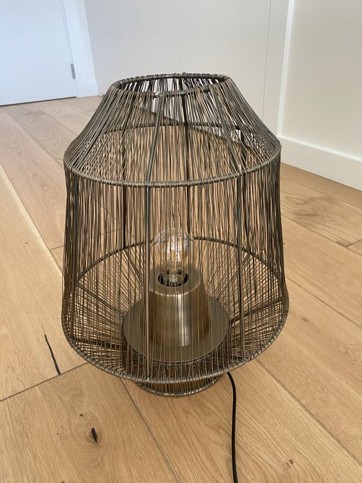 Candeeiro de mesa metálico