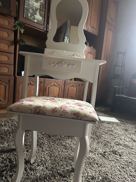 Туалетний столик