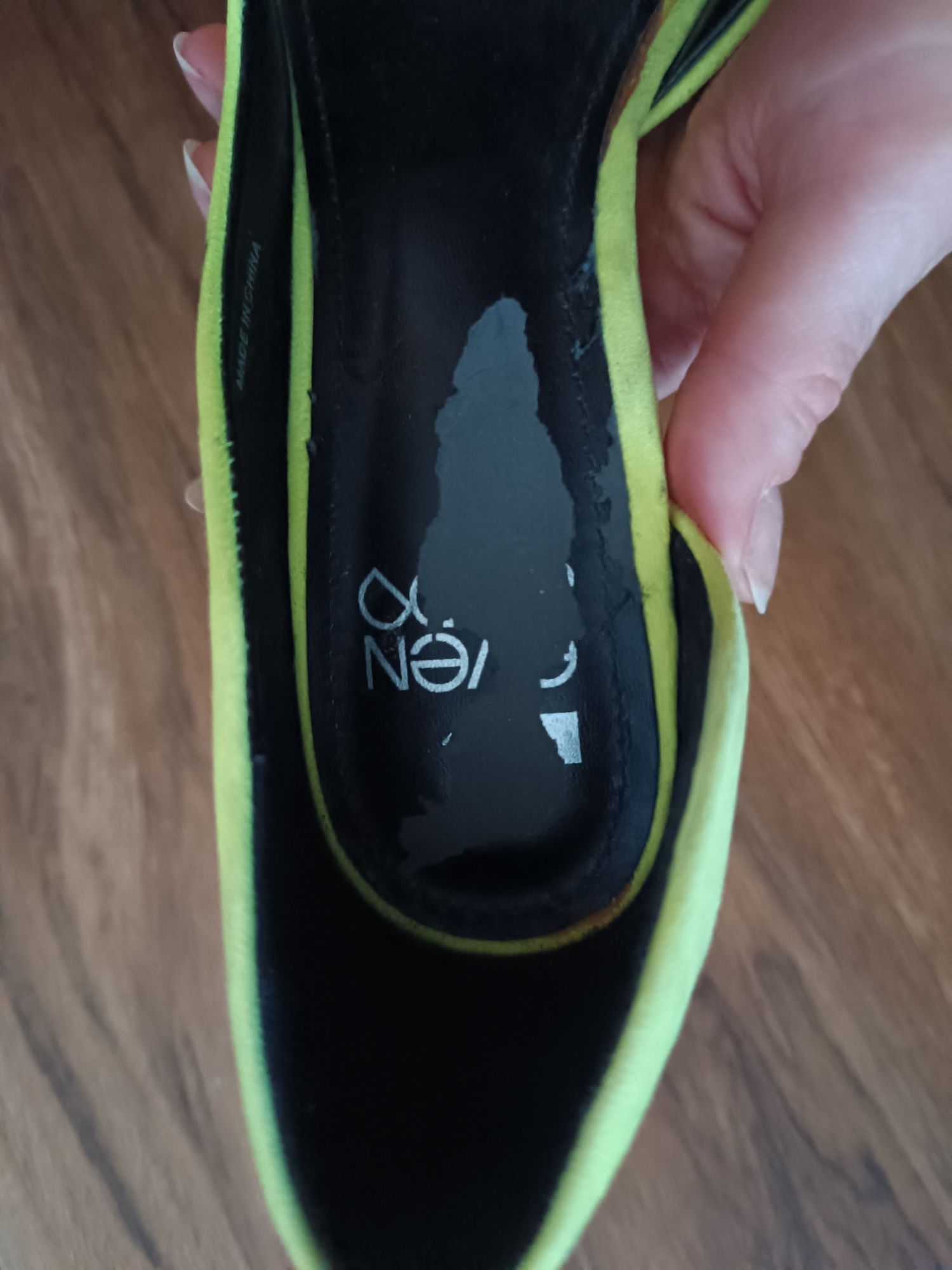 Buty neonowe rozmiar 39 event&odd.