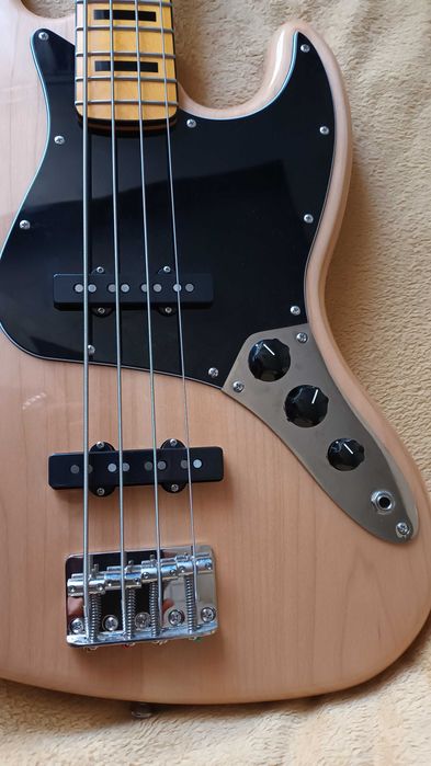 Gitara  Basowa JAZZ BASS SQUIER by Fender  Natural  jak Nowa