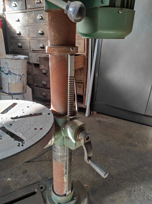 Coluna vertical de furar