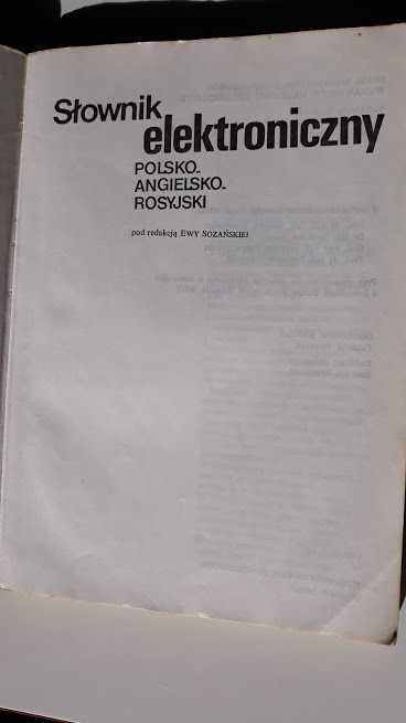 Słownik elektroniczny polsko-angielsko-rosyjski. 1977