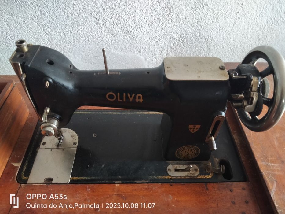 Máquina de costura Oliva