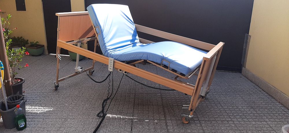 Cama articulada elétrica e elevatória hospitalar BURMMIER